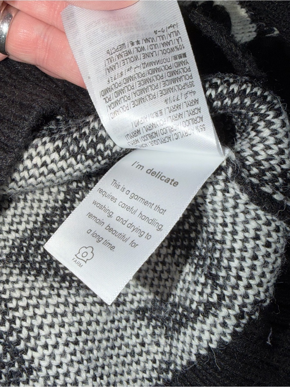 Farm Rio Women's Deco Knit Sweater Size Large Crop Black White Abstract - Picture 6 of 9